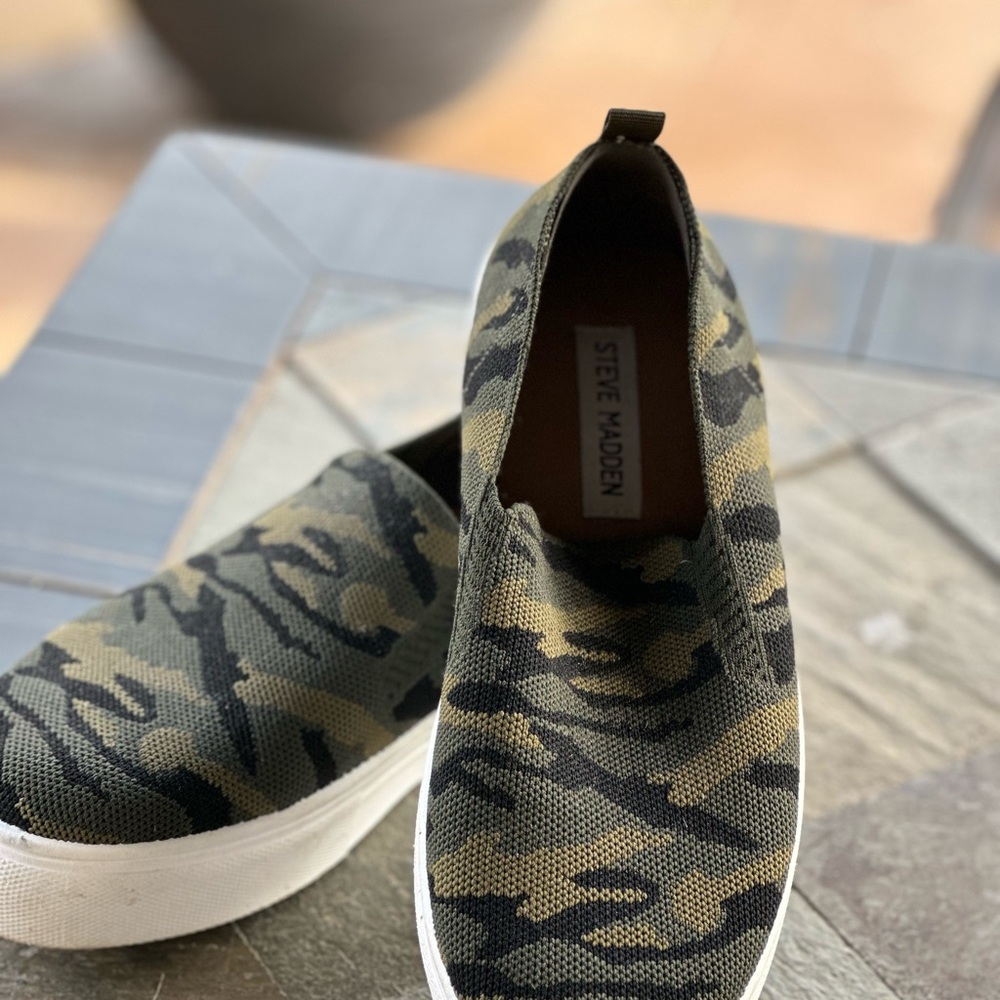 Steve Madden slip on women’s shoes size 8 EUC